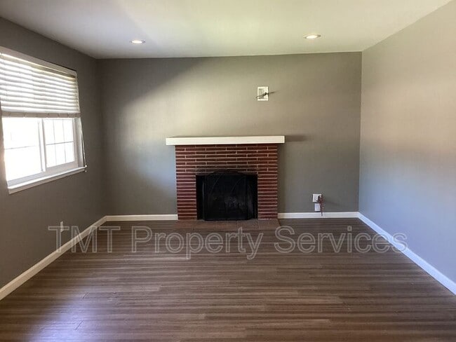 Building Photo - 1336 School St