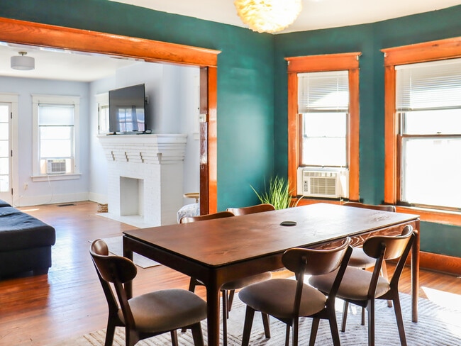 Building Photo - 248 Hartwell Rd