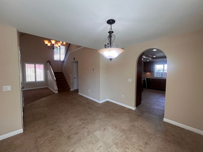 Foto del edificio - BEAUTIFUL, UPDATED 4BR/2.5BA HOME in EAST ...