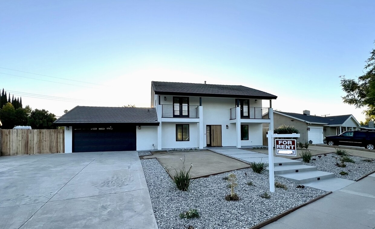 Foto principal - 1863 Burleson Ave