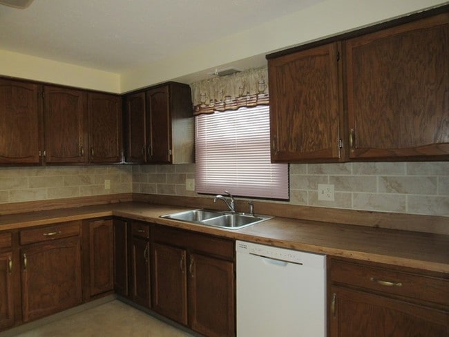 Building Photo - Spacious 3BD-2BA Ranch in N. Ridgeville!