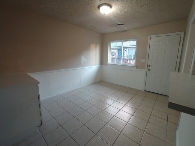 Building Photo - 1110 E 64th St
