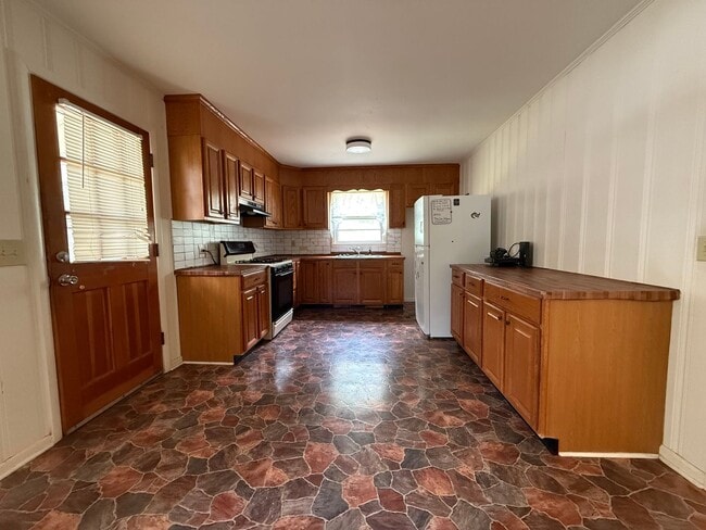 Building Photo - 3 Bedroom/1 Bath home for rent