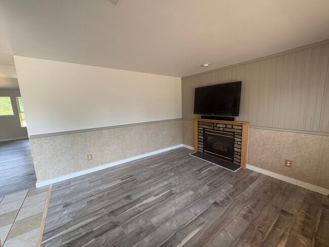Foto del edificio - Cozy Rambler on a Large Quiet Lot In Graham