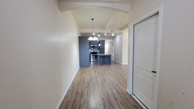 Building Photo - 125 Loma Vista Dr