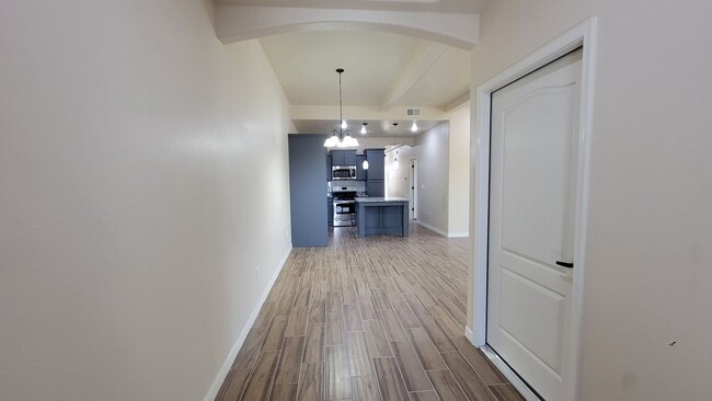 Building Photo - 125 Loma Vista Dr