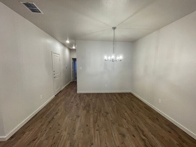 Foto del edificio - Luxury Two Bedroom Townhome in Abbey Glen ...
