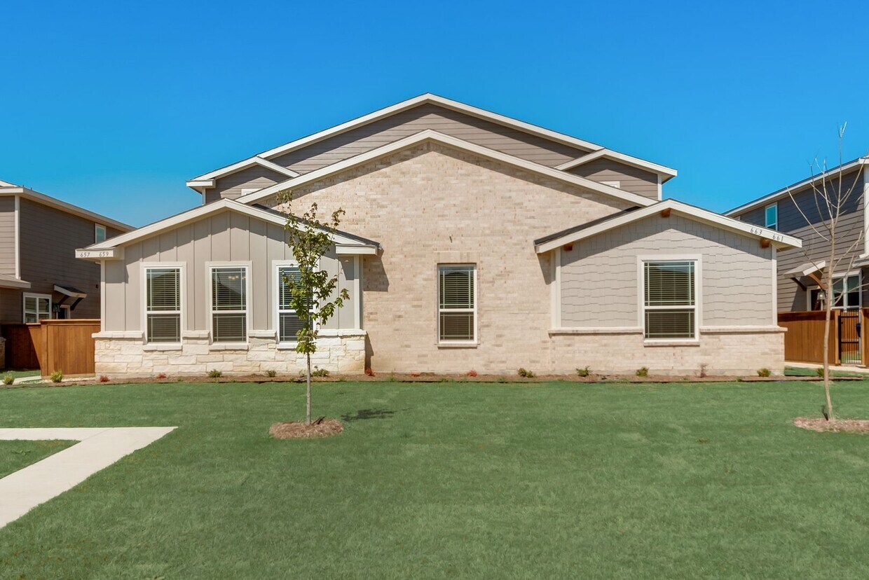 663 Wheatfield Dr, Venus, TX 76084 Townhome Rentals in Venus TX