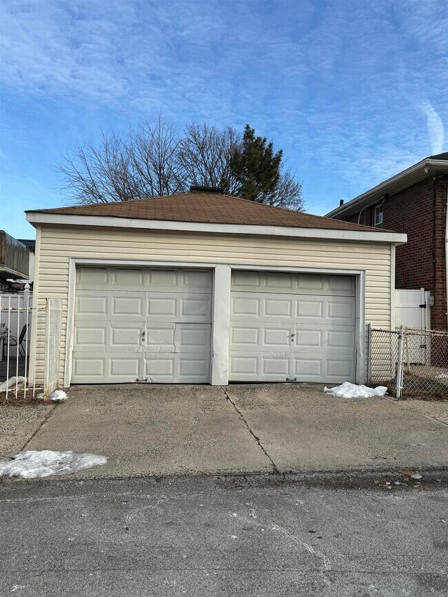 Foto del edificio - 4400 Liberty Ave