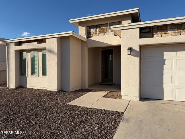Building Photo - 14509 Johnny Mata Dr