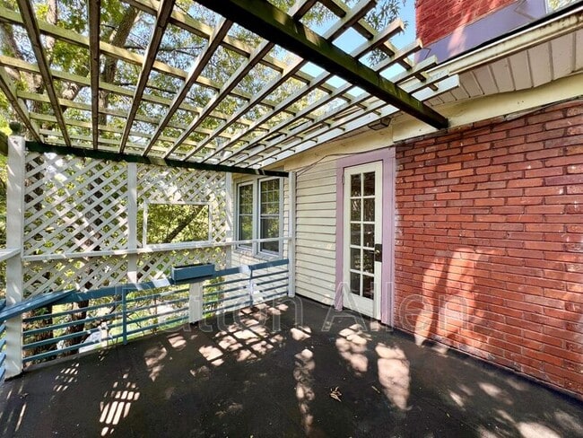 Building Photo - 130 Edwin Pl