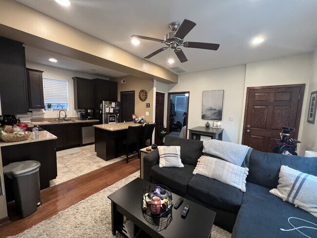 Foto del edificio - 3327 N Hamilton Ave