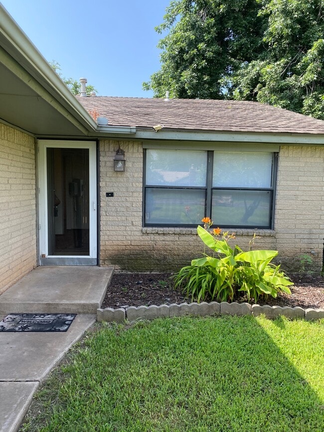 Photo - 2902 SW 86th St (Oklahoma City, OK) House