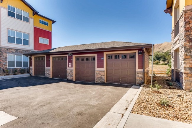 Building Photo - Auburn Brook