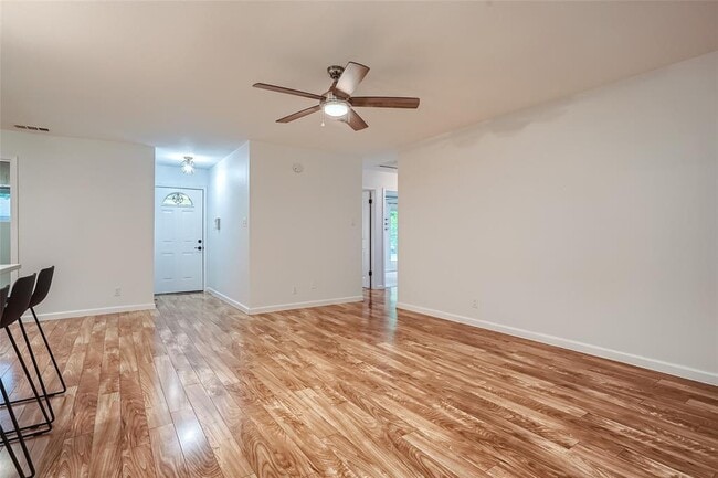 Building Photo - 507 Seminole Dr