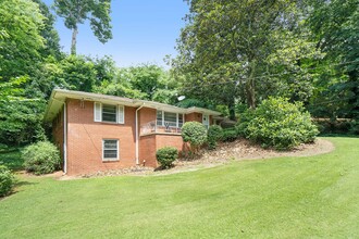 Building Photo - 702 Luckie Ln NE