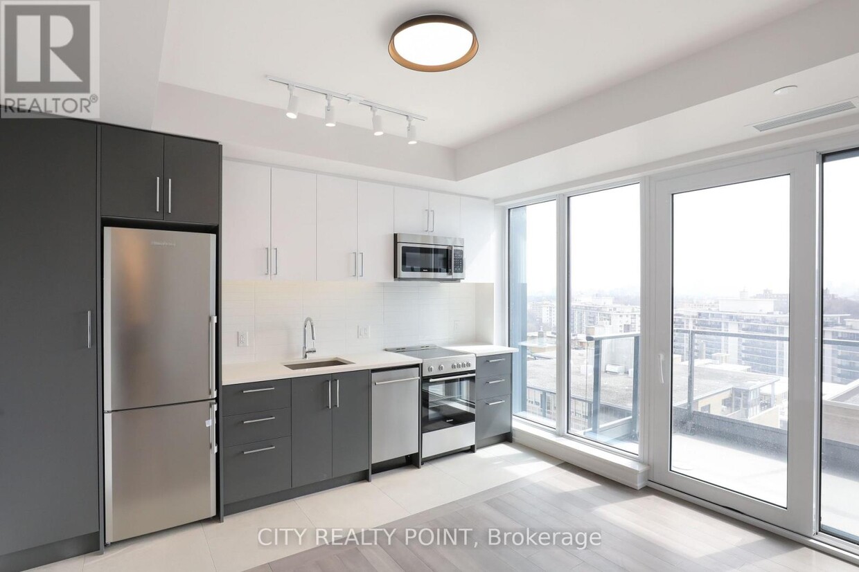 Primary Photo - 2525-2525 Bathurst St