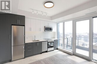 Building Photo - 2525-2525 Bathurst St