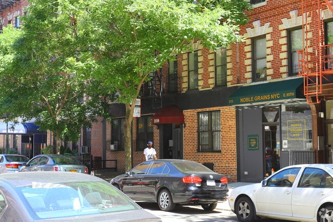 Foto del edificio - 309 E 95th St