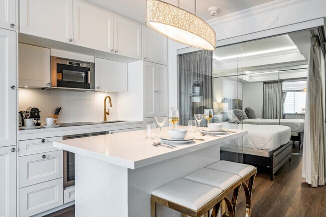 Building Photo - 155 Yorkville Ave