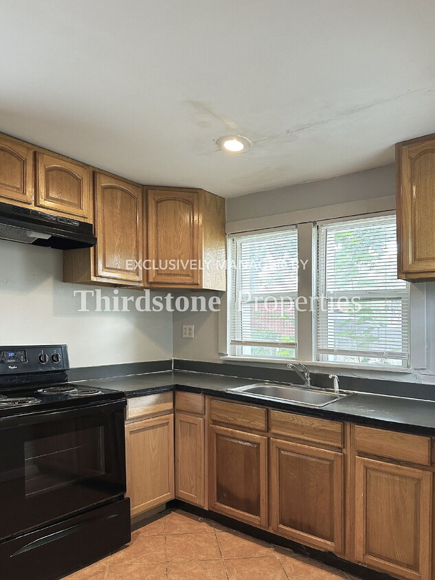 Primary Photo - 325 7th St W