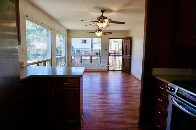 Foto del edificio - Large 5 bed 2 bath Home in Kalihi