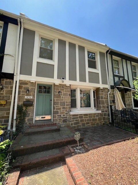 Foto del edificio - 1456 Ogden St NW