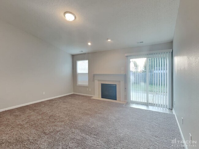 Foto del edificio - 3207 Rolling Knoll Ln