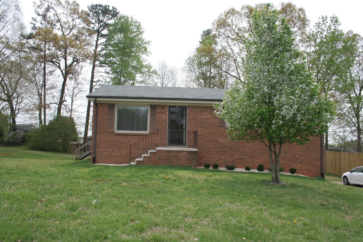 Primary Photo - 3695 Weyland Dr