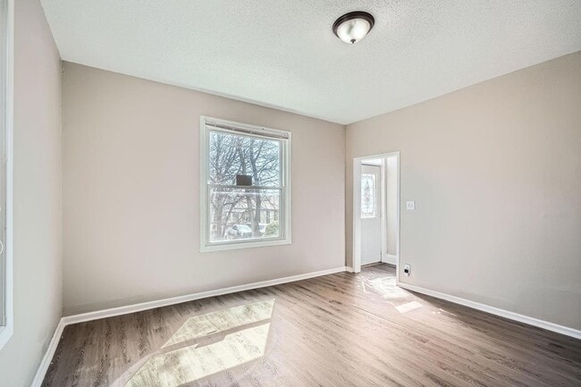 Foto del edificio - 707 Jenks Ave E