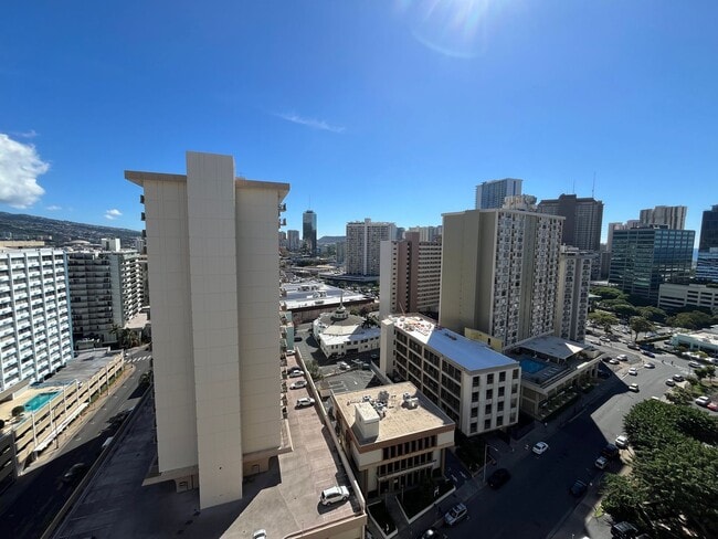Foto del edificio - Woodrose (Honolulu) - Basic cable/electricity included!! 2 bedroom, 1.5 bathroom, 1 parking