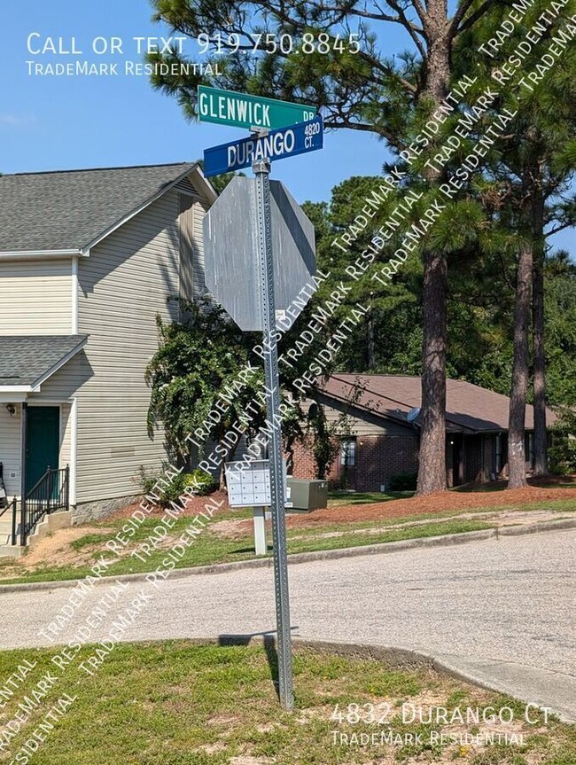 Foto del edificio - Townhome living close to downtown Fayettev...