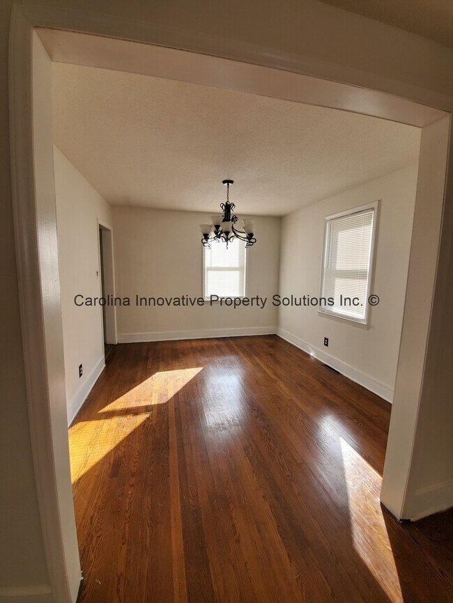Building Photo - 2509 Park Ln