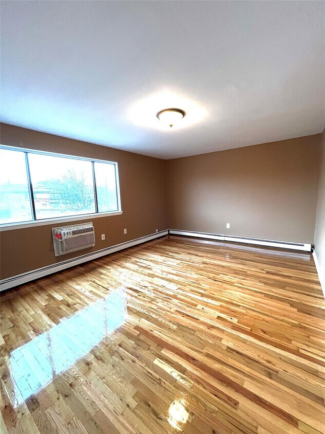 Foto principal - 866 Castle Hill Ave