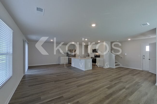 Foto del edificio - 126 Inez Ave