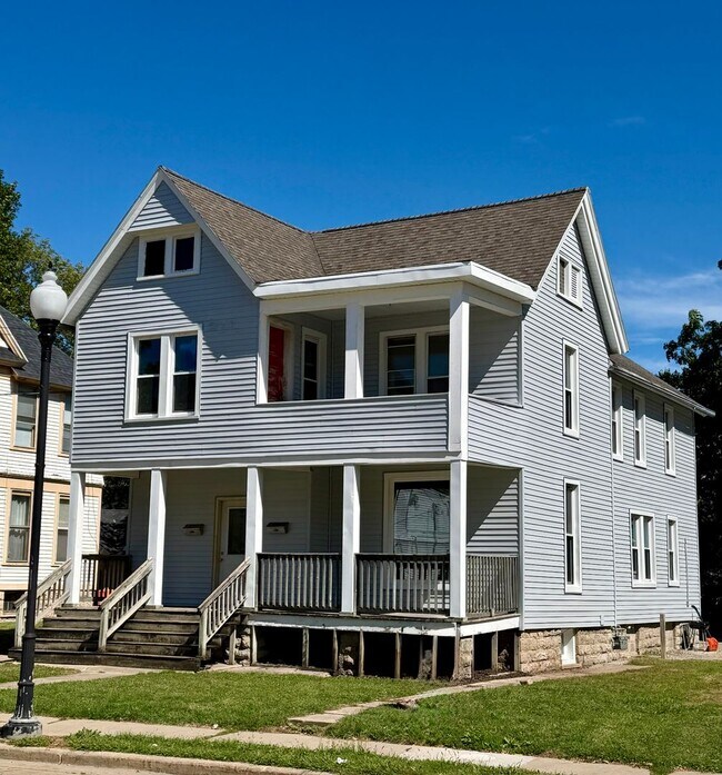 Building Photo - 642 Jackson St