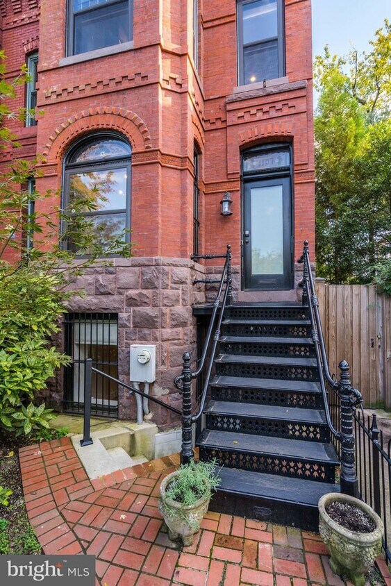 Primary Photo - 1107 Independence Ave SE
