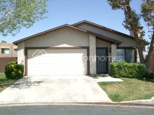 Primary Photo - 2957 E Avenue R2