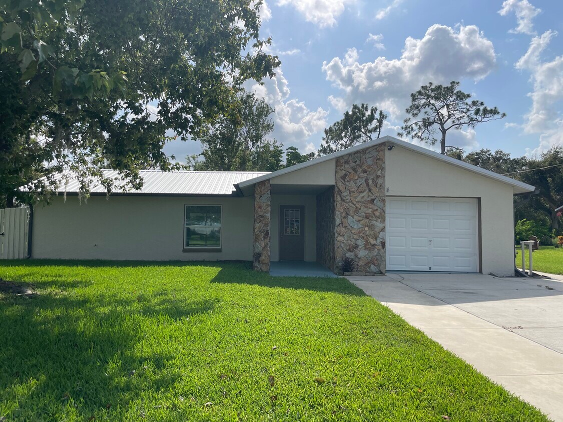 Primary Photo - 2875 SE Rowena Ave