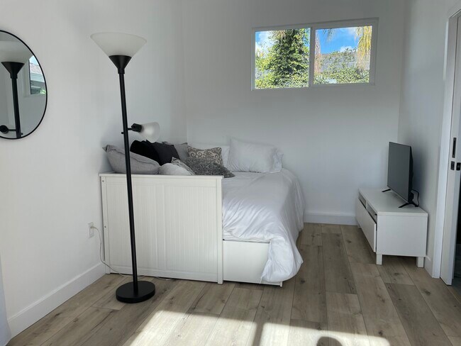 Foto del edificio - 6126 Alcove Ave