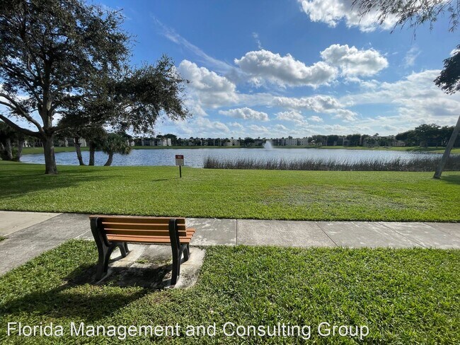 Foto del edificio - 2 br, 2 bath House - 5220 Las Verdes Circl...