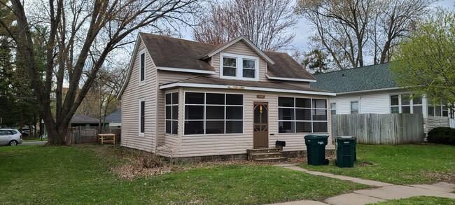 Building Photo - 528 E Walnut St