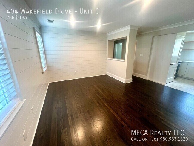 Building Photo - 404 Wakefield Dr