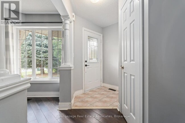 Building Photo - 149 Mowat Crescent