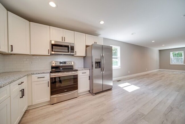 Building Photo - BRAND NEW 3 BR/2.5 BA Duplex for Rent in L...