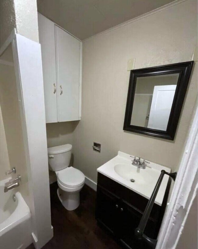 Foto del edificio - 1920 S Connor Ave