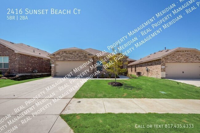 Foto del edificio - FOR LEASE:  5 bedroom, 2 Bath in Fort Worth
