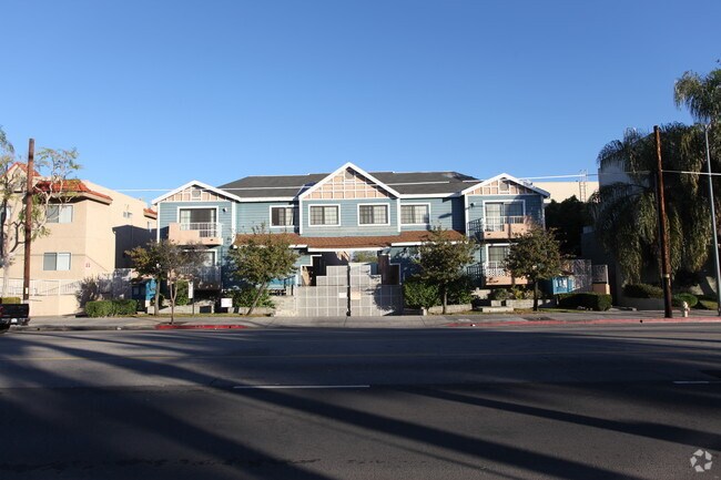Building Photo - Vanowen Villas
