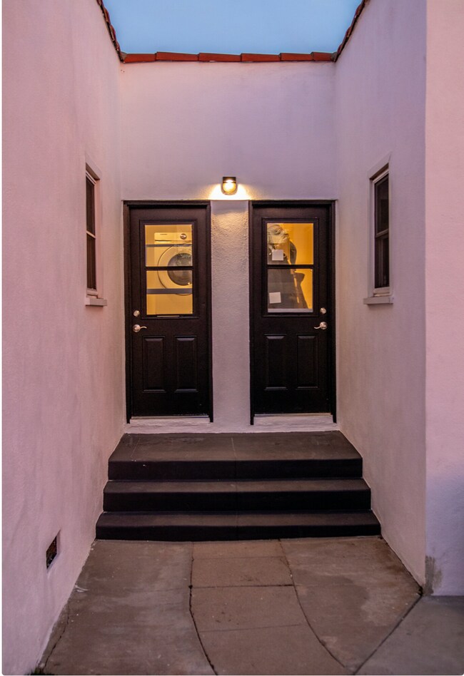 Foto del edificio - 1247 S Tremaine Ave