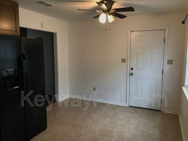 Foto del edificio - 3403 Pine Hill Rd